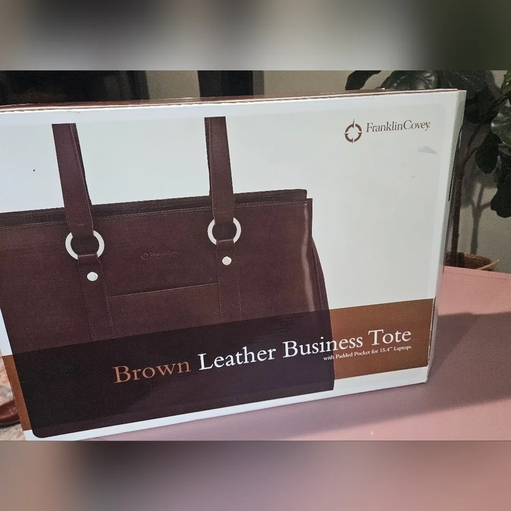 FRANKLIN COVEY Brown Leather Business Tote. NEW In Box. Unisex